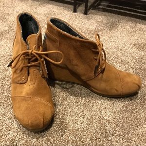 TOMS great condition